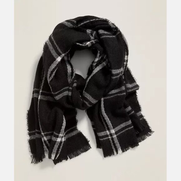 NWT Old Navy Long Flannel Blanket Scarf Wrap Shawl Tartan Pashmina Black Plaid - Picture 2 of 2